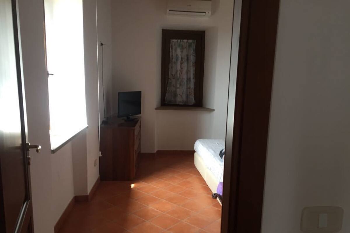 Habitación triple, con acceso para personas discapacitadas | Ropa de cama de alta calidad y tabla de planchar con plancha