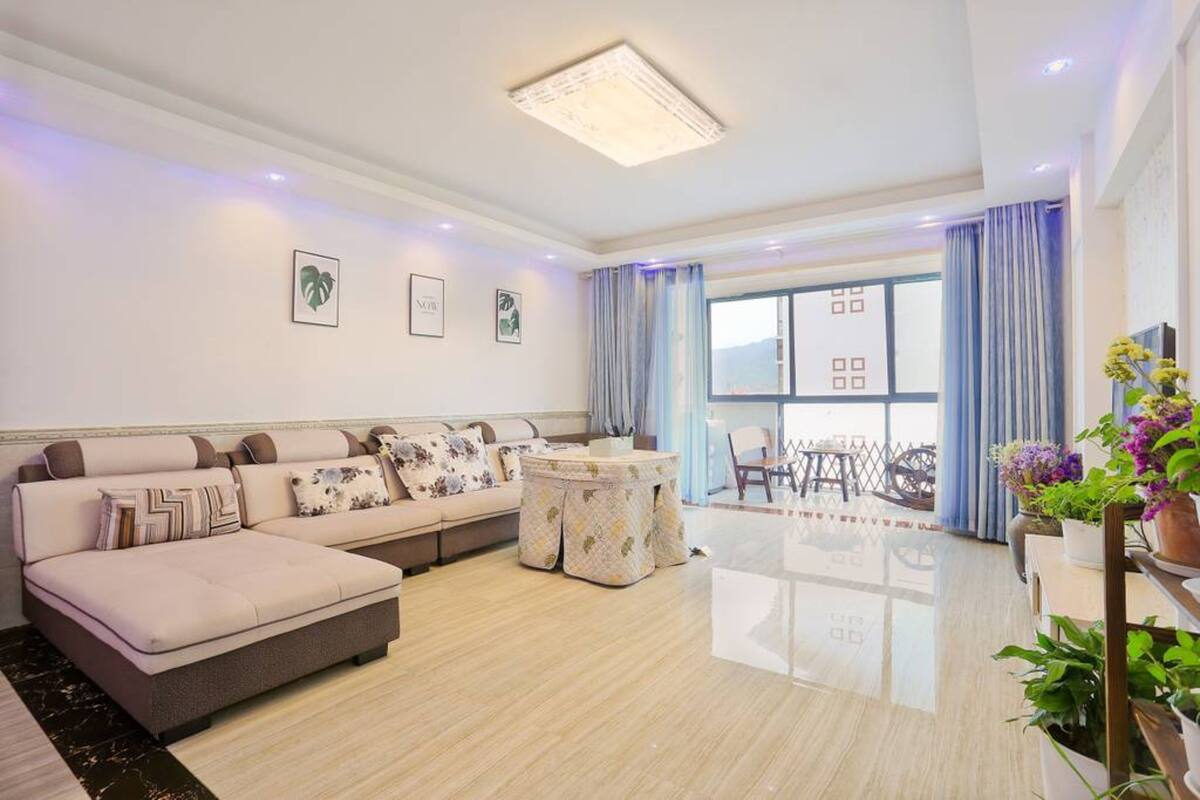 Apartment, 3 Schlafzimmer | Wohnzimmer | Fernseher