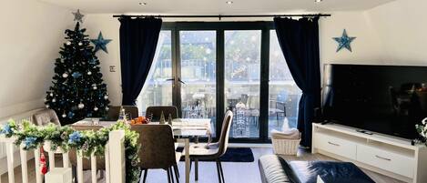 Apartamento ejecutivo, baño privado, vistas al mar | Restauración