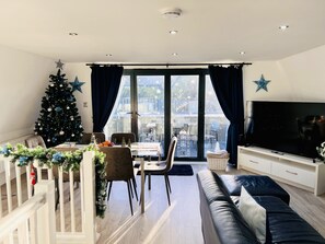 Executive Apartment, Ensuite, Sea View | Dining - The Barbican Penthouse (Plymouth)