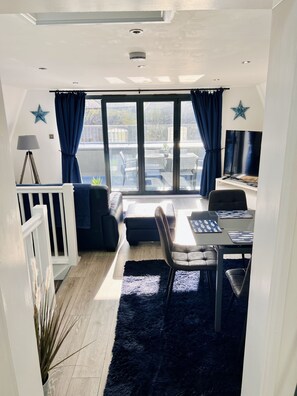 Executive Apartment, Ensuite, Sea View | Lounge - The Barbican Penthouse (Plymouth)