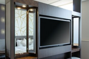 Premium bedding, down comforters, pillowtop beds, in-room safe - Hotel Metropolitan Saitama Shintoshin (Saitama)