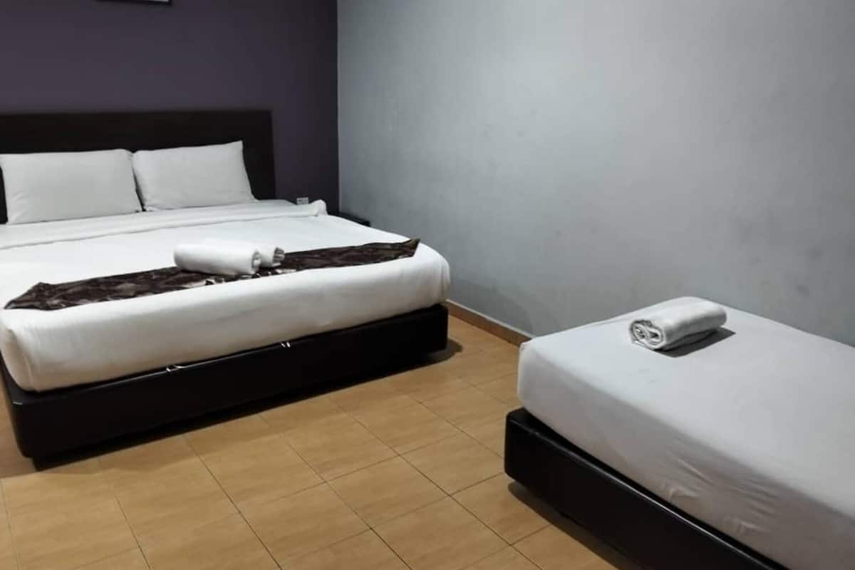 Dreibettzimmer | Bügeleisen/Bügelbrett, kostenloses WLAN, Bettwäsche