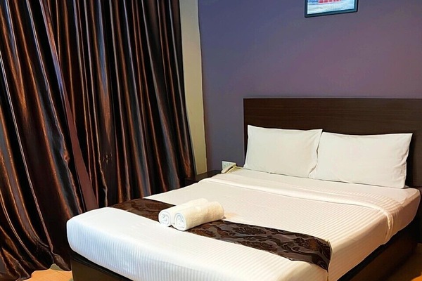 Desk, WiFi (free), bed sheets