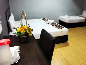 Habitació triple | Wifi gratuïta i roba de llit