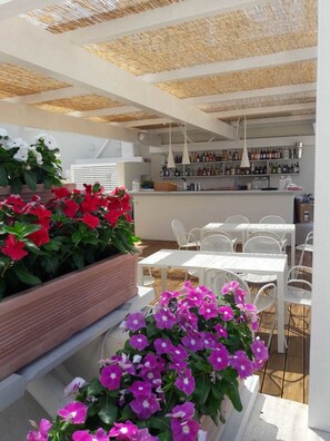 Outdoor dining - Aquamarea (Polignano a Mare)