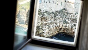 Aquapietra, double deluxe con vasca | View from room