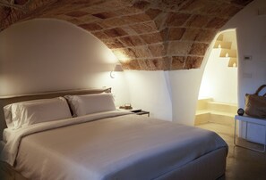 Tweepersoonskamer | Een kluis op de kamer, individueel gedecoreerd, individueel gemeubileerd