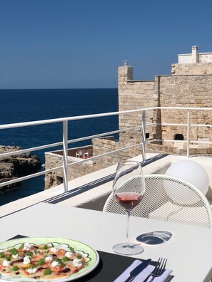 Couples dining - Aquamarea (Polignano a Mare)