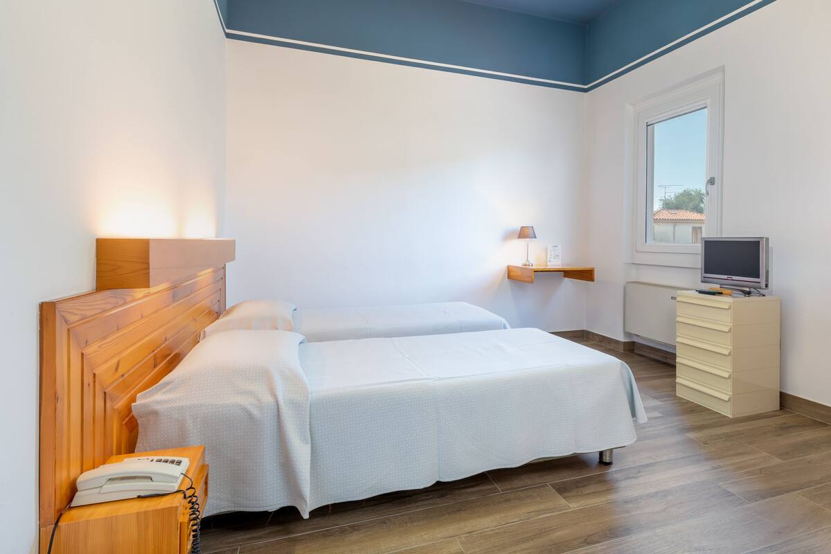 Down duvets, desk, free WiFi, bed sheets