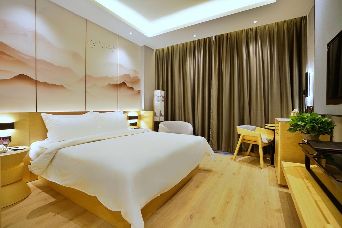 Superior Double Room | Desk, blackout curtains, free WiFi