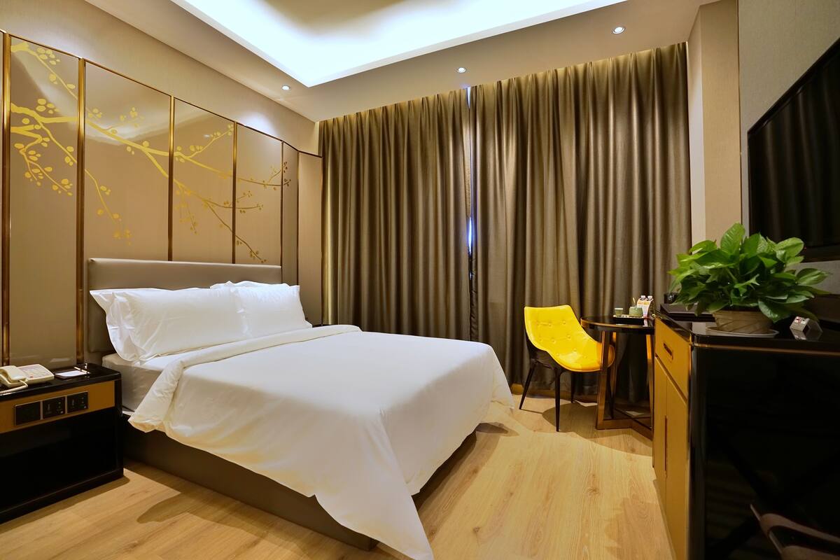Business Double Room | Desk, blackout curtains, free WiFi
