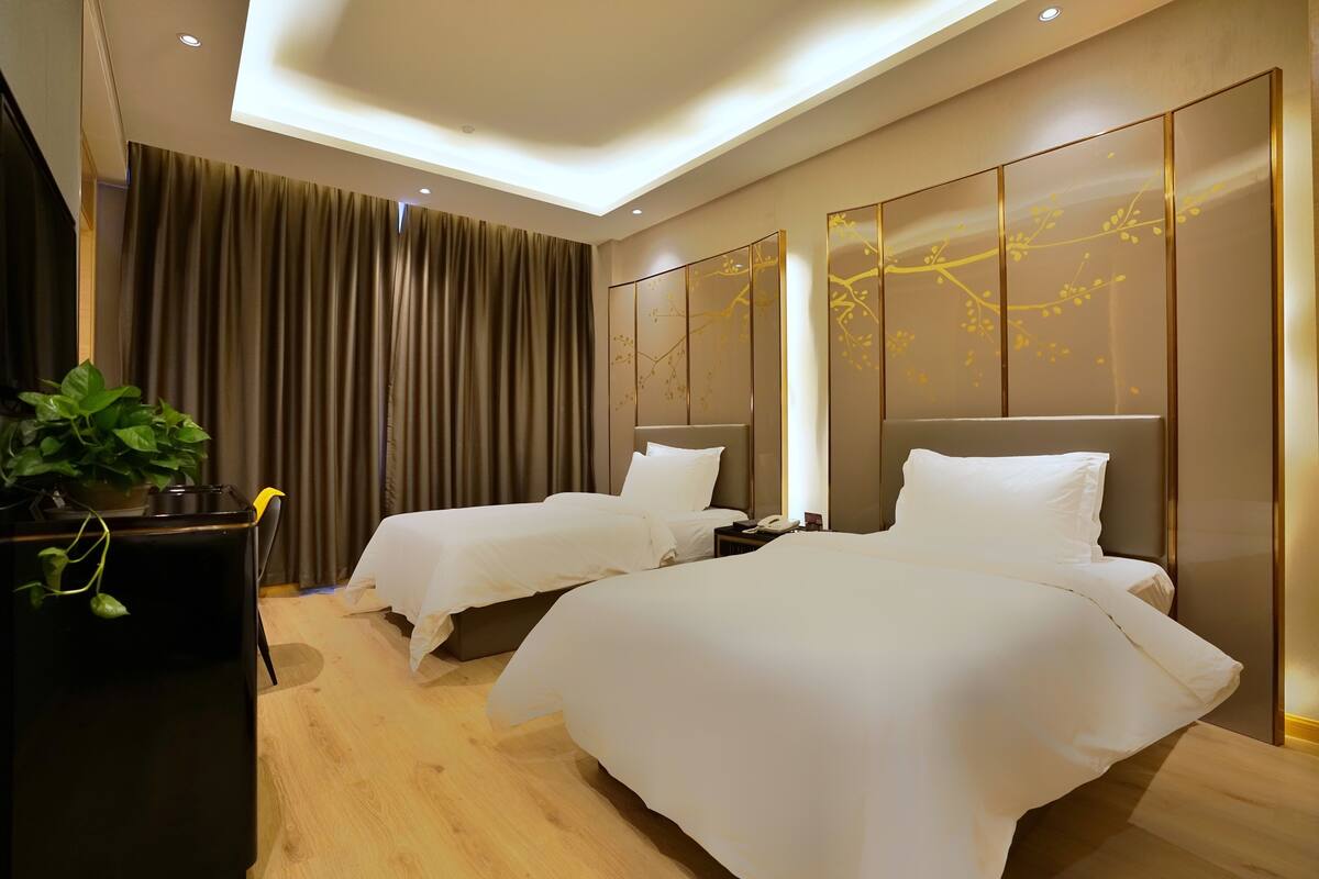 Standard Twin Room | Desk, blackout curtains, free WiFi