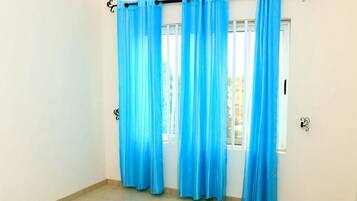 ์ํํธ, ์นจ์ค 3๊ฐ, ๊ธ์ฐ | 3 ๊ฐ์ ์นจ์ค, ์๋ง ์ปคํผ, ๋ฌด๋ฃ WiFi