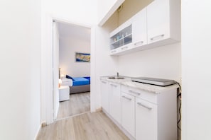 Full-size fridge, microwave, stovetop, coffee/tea maker - Casa Laura (Sant'Agnello)