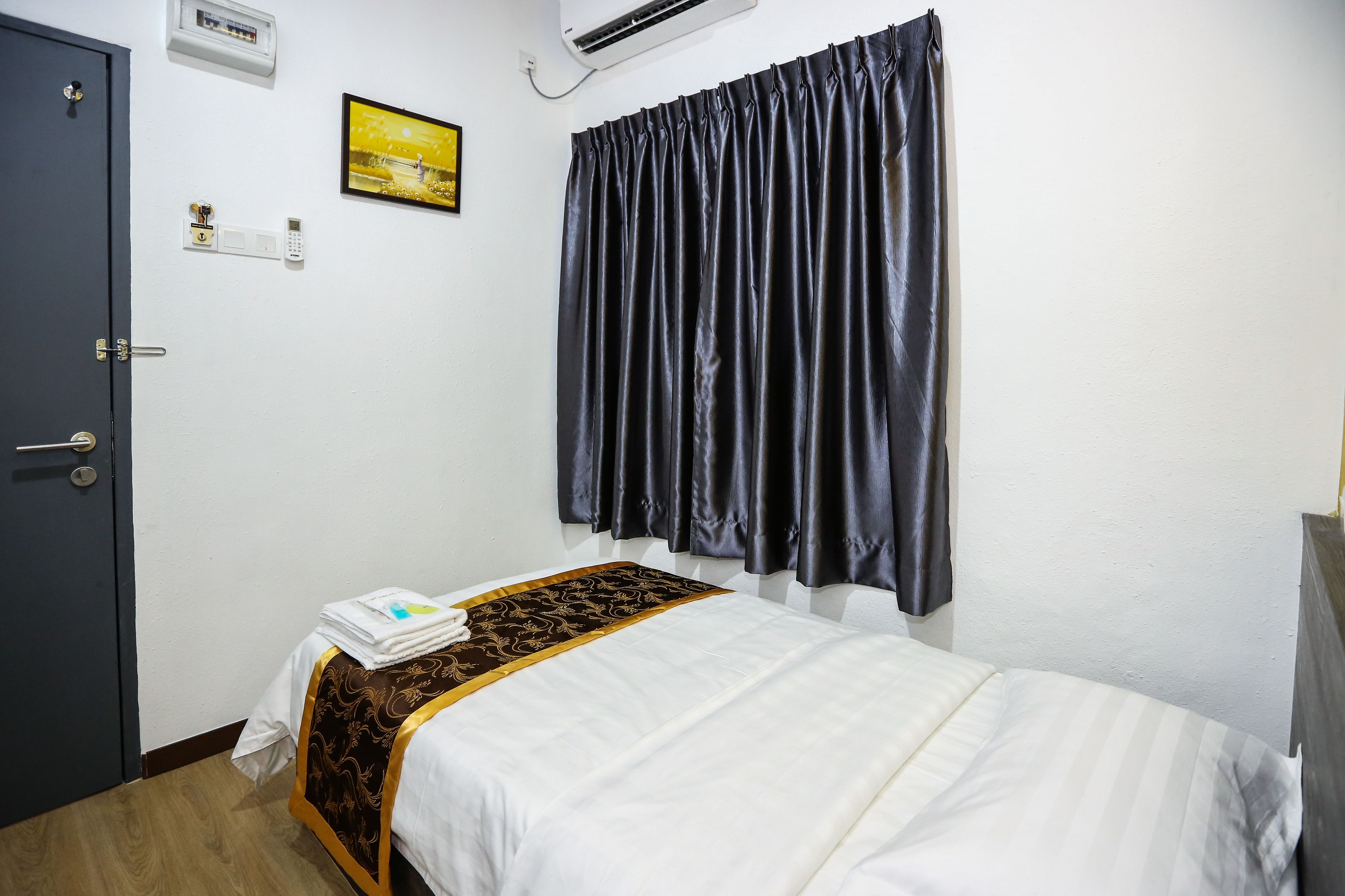 standard single room | desk, iron/ironing board, rollaway beds, free wifi
