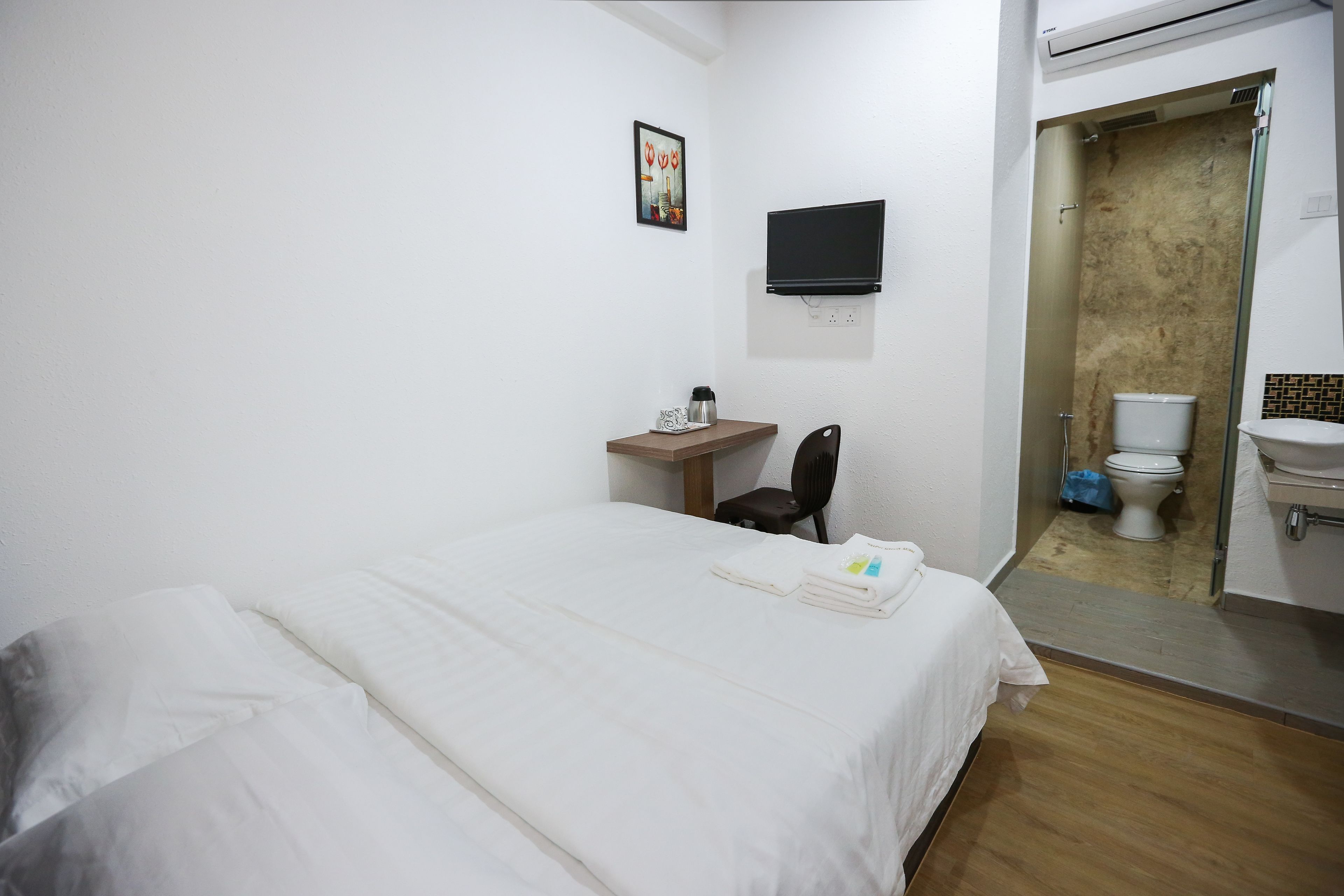 standard room, 1 queen bed, no windows | desk, iron/ironing board, rollaway beds, free wifi