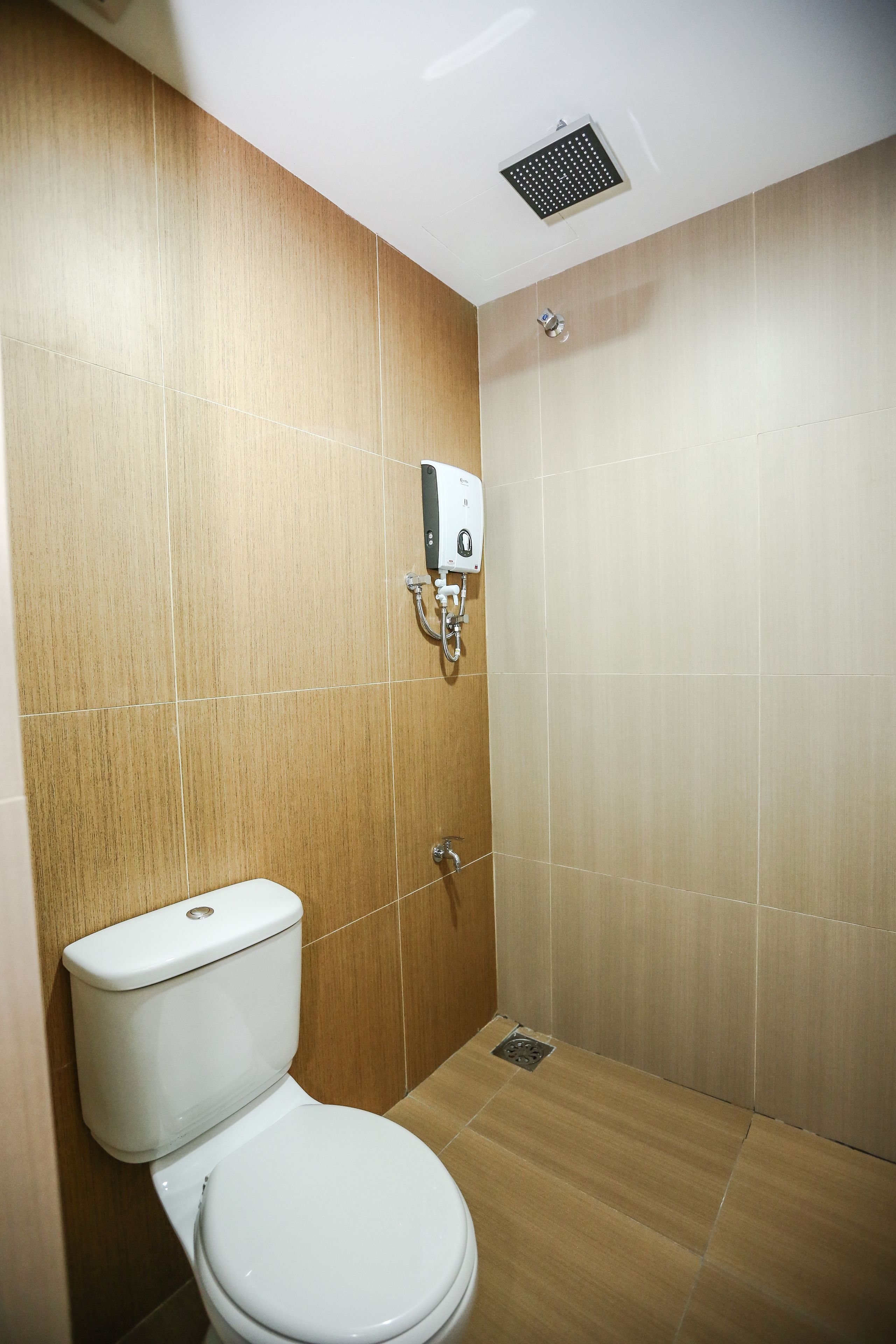 family suite | bathroom | shower, free toiletries, hair dryer, towels
