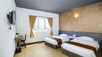 Superior Twin Room | Desk, iron/ironing board, rollaway beds, free WiFi