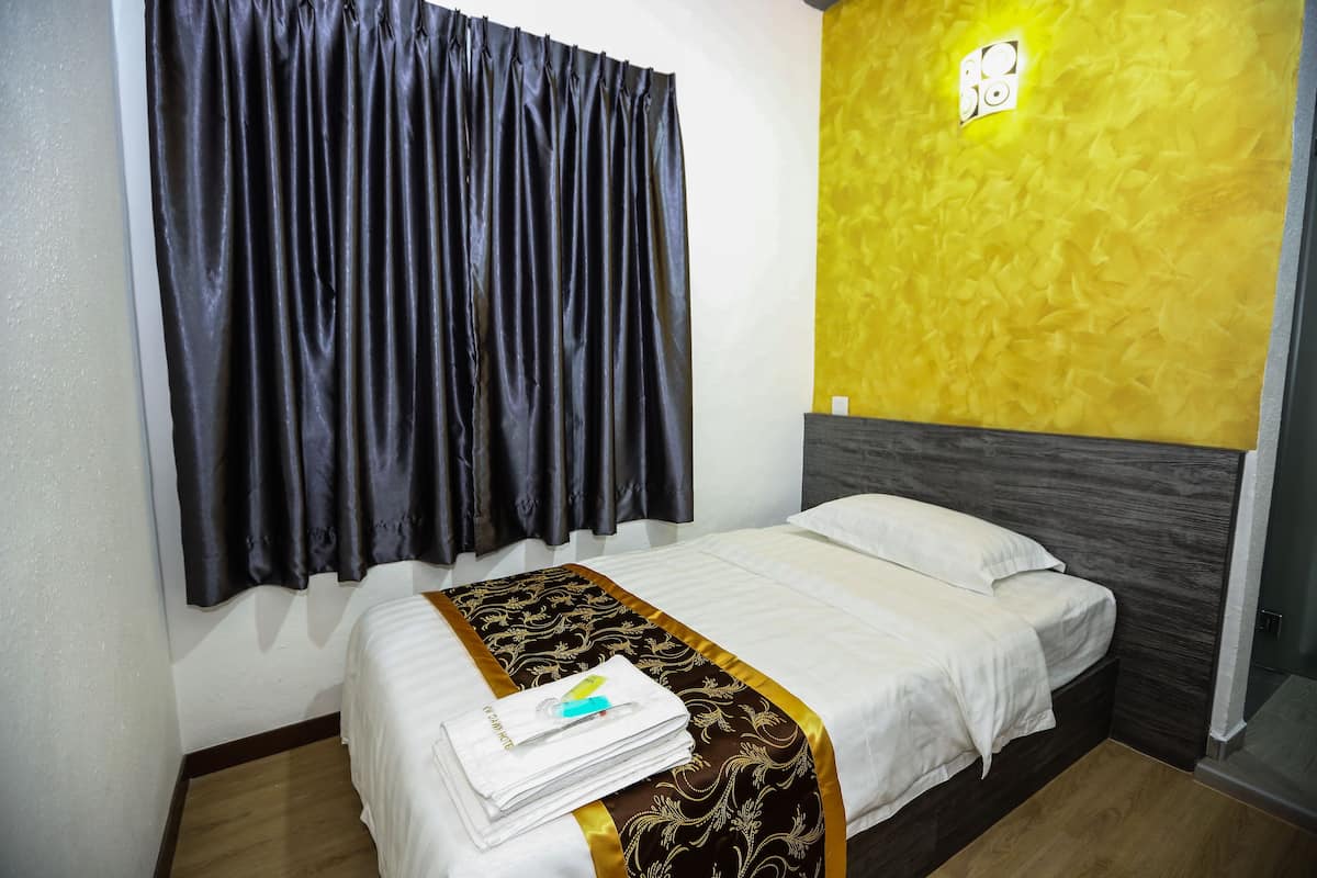Standard Single Room | Desk, iron/ironing board, rollaway beds, free WiFi