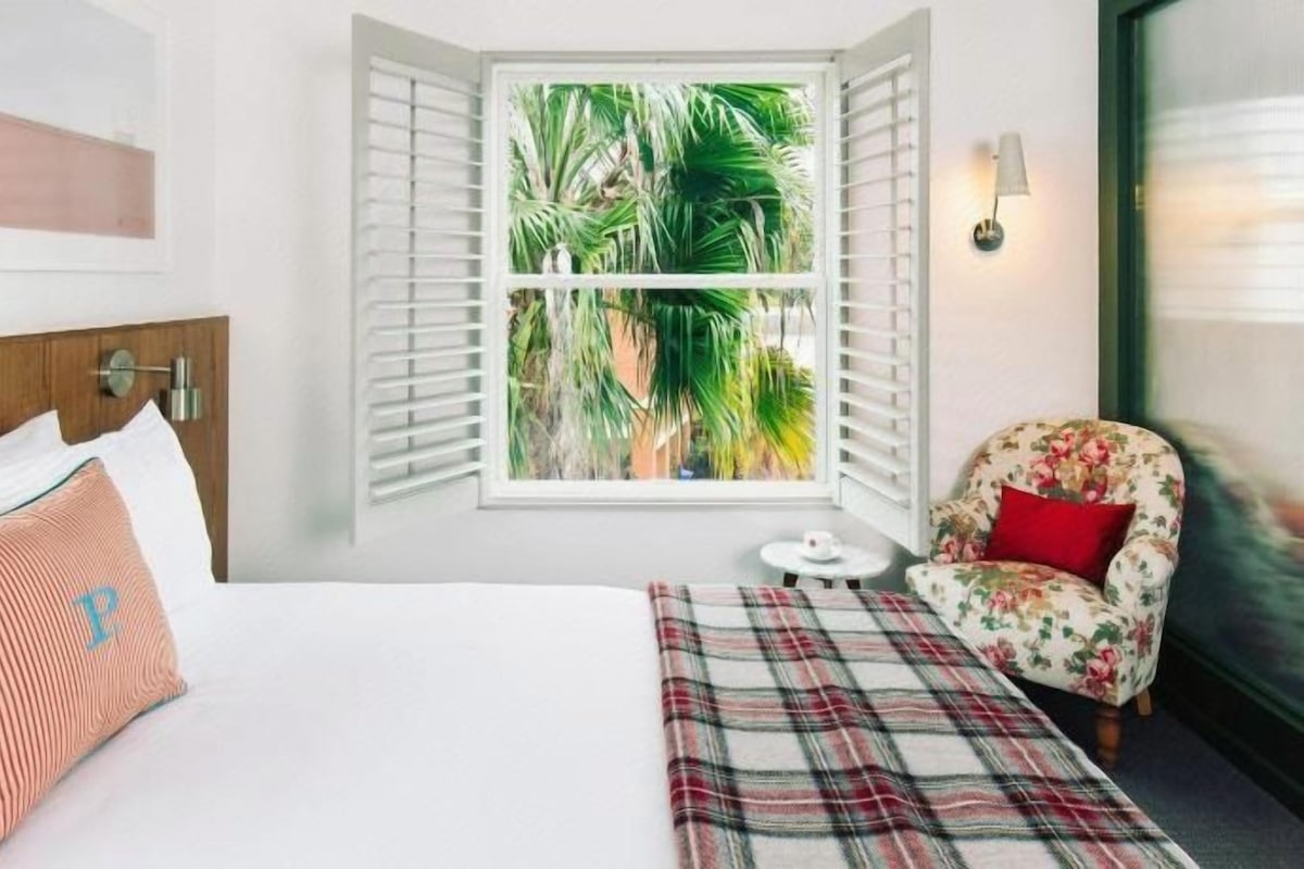 Egyptian cotton sheets, premium bedding, memory foam beds, minibar