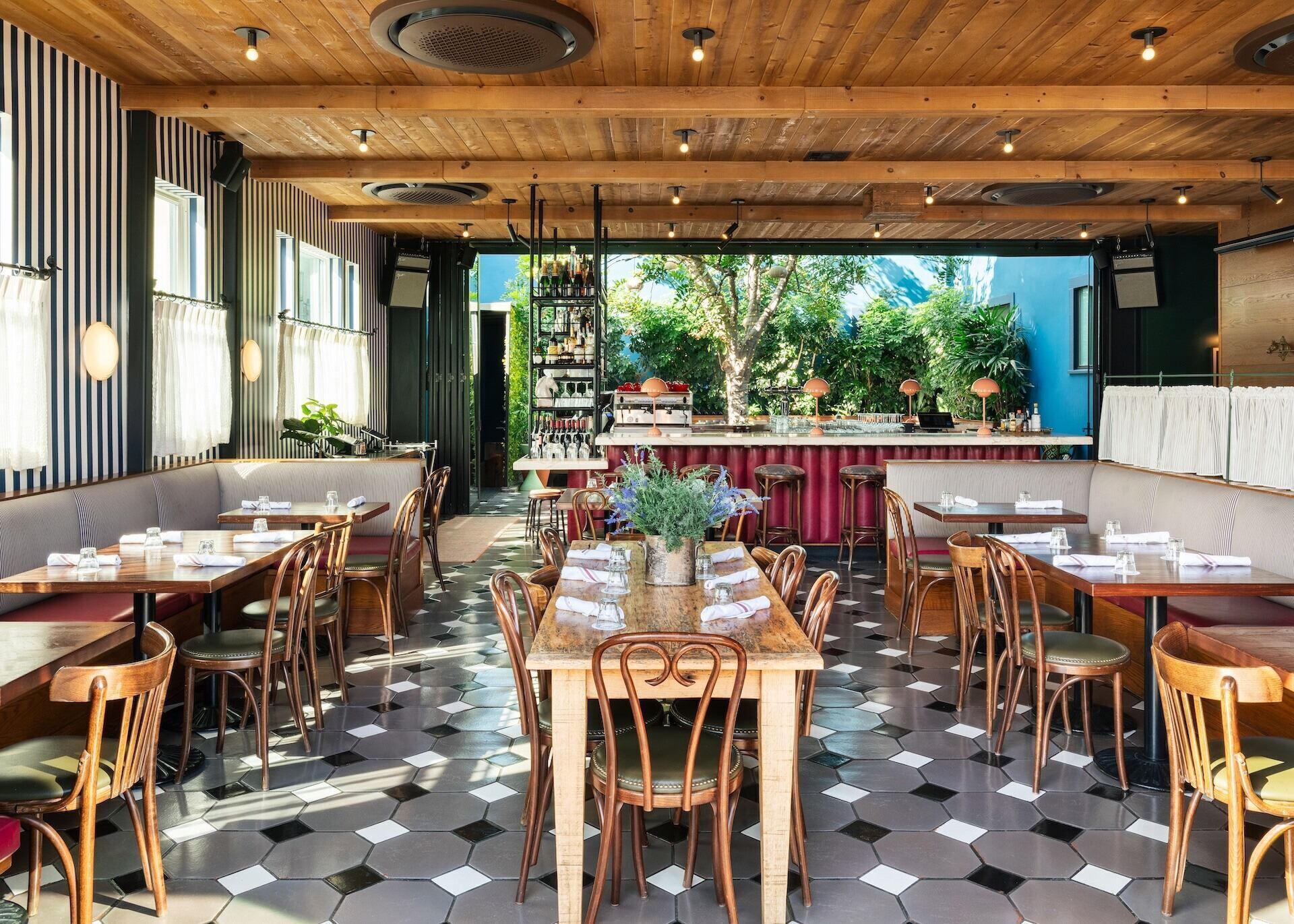 Petit déjeuner, dîner et brunch servis sur place