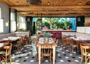 Breakfast, dinner and brunch served - Palihotel Culver City (Culver City)