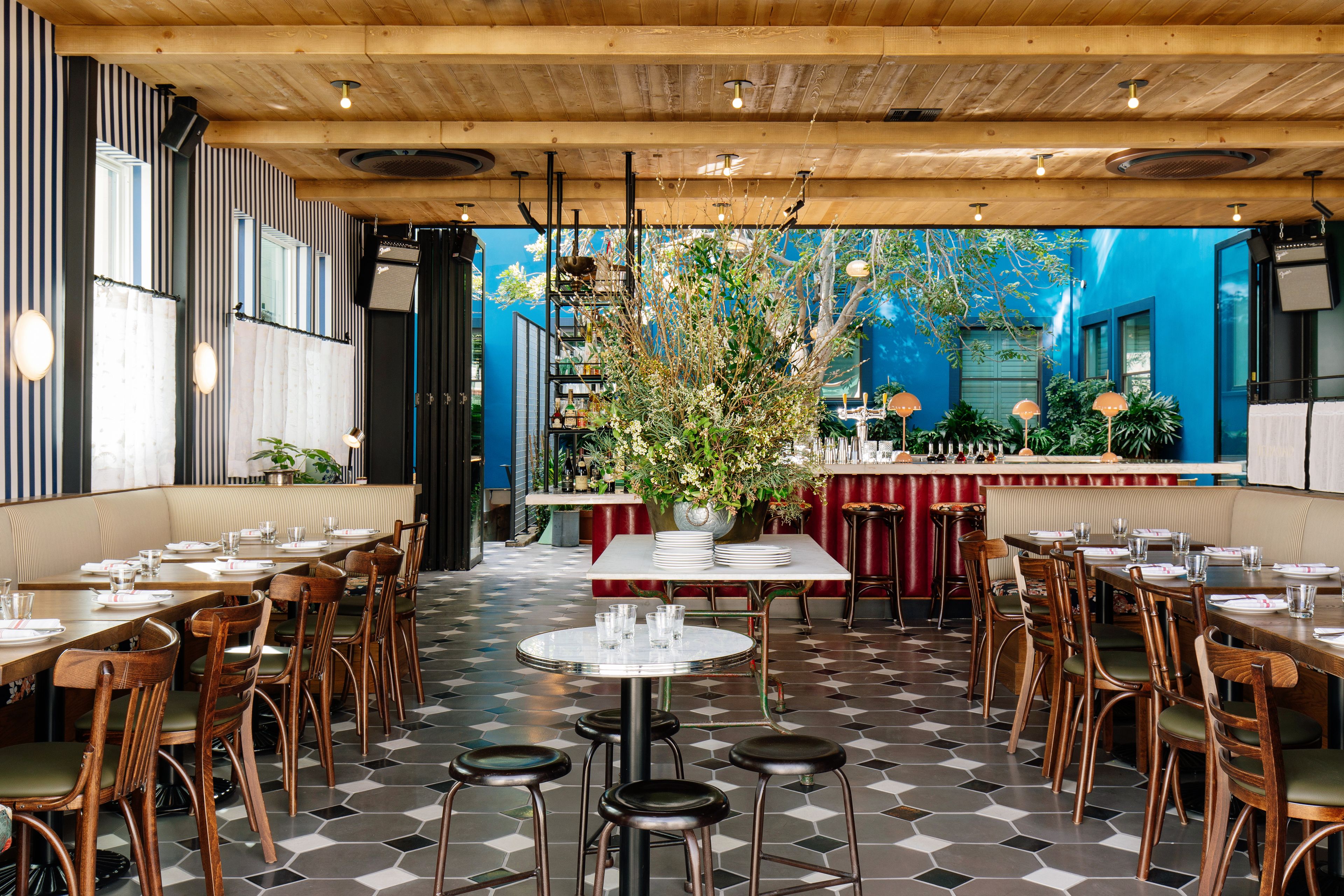 breakfast, dinner, brunch served; french cuisine