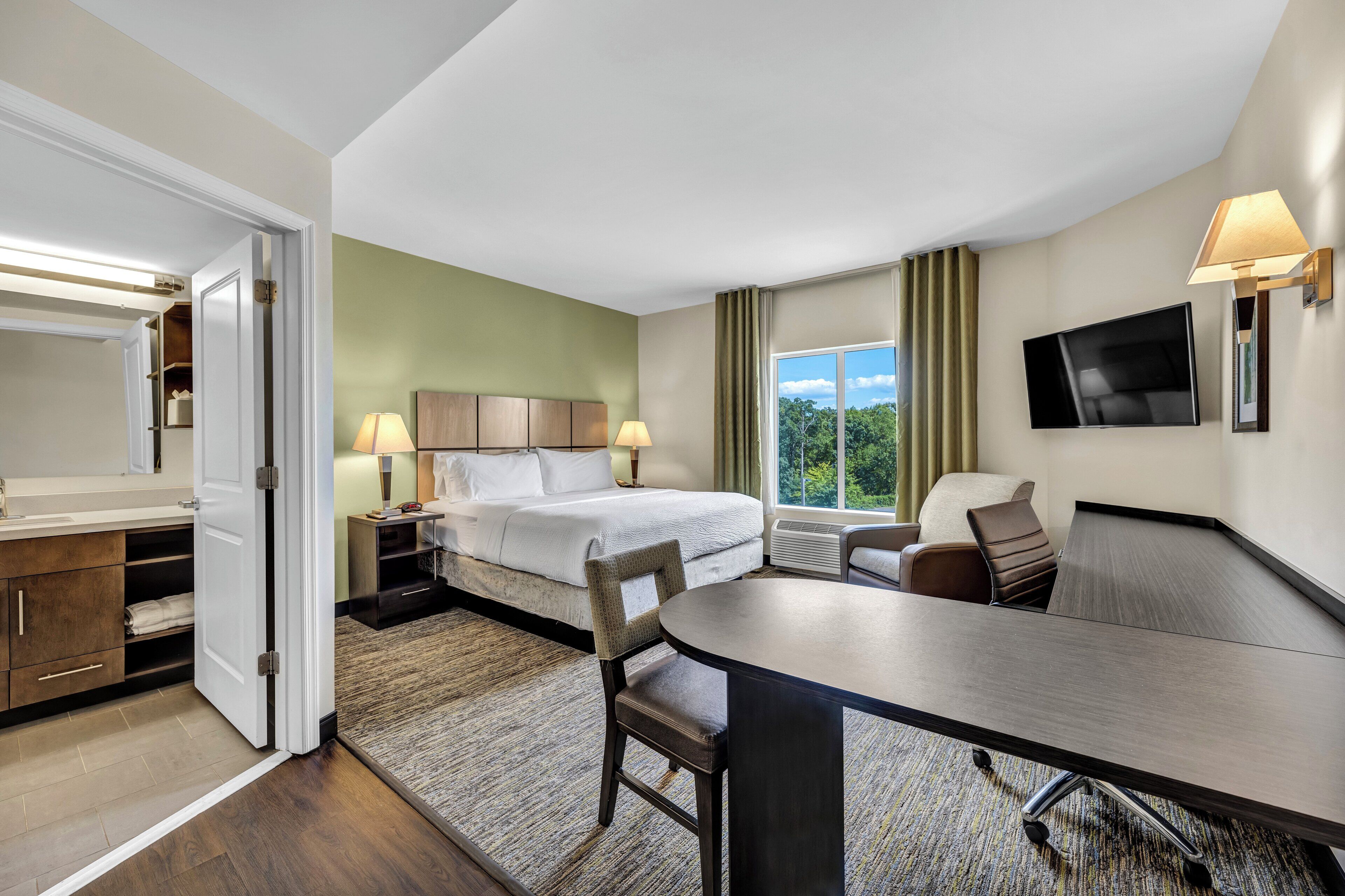 1 bedroom, egyptian cotton sheets, premium bedding, pillow-top beds