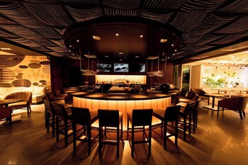 2 bars/lounges, poolside bar at The Sarasota Modern, a Tribute Portfolio Hotel