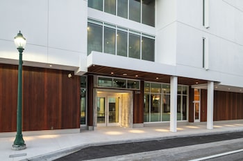 Hotel exterior and entrance at The Sarasota Modern, a Tribute Portfolio Hotel