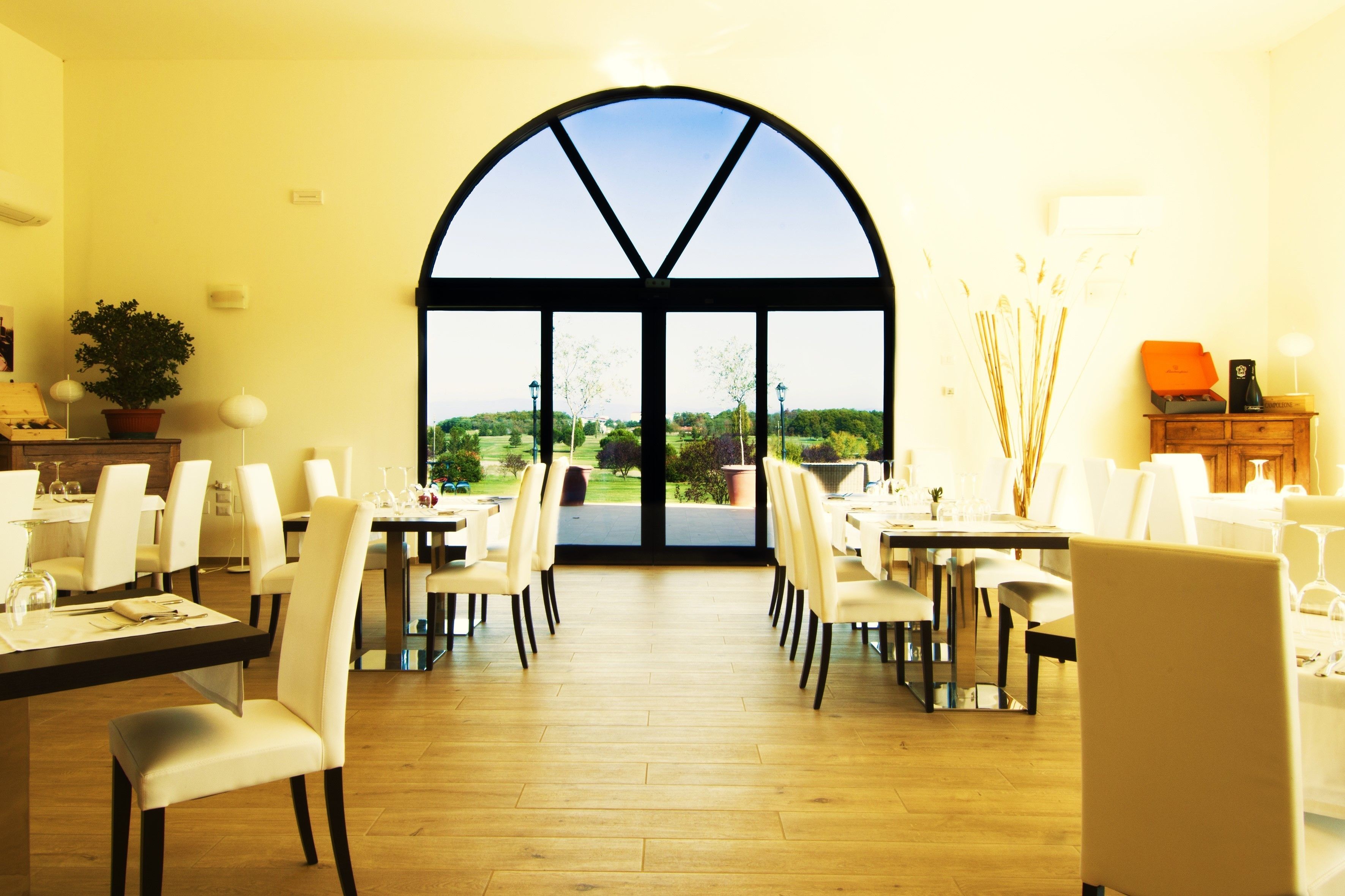 イタリア料理、ゴルフコース ビュー