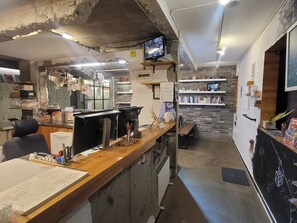 宿舍, 男士专用房 | 起居区 | 平板电视、电脑