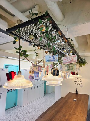 Shared Dormitory, Women only | Living area | Flat-screen TV, computer - The Cube Hotel - Hostel (Seoul)