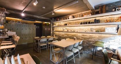 The Cube Hotel - Hostel