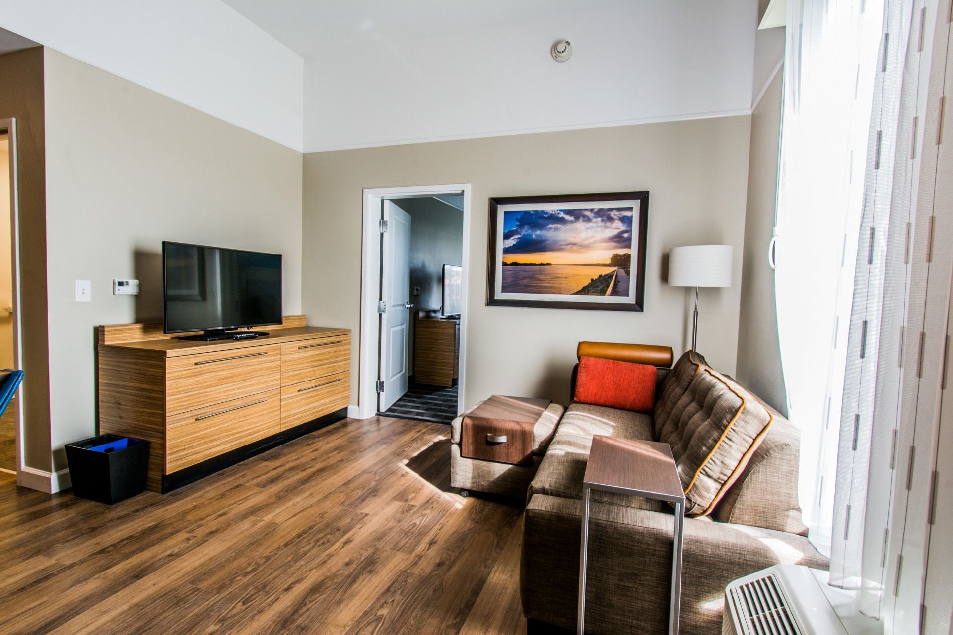 40-inch flat-screen tv with cable channels, tv