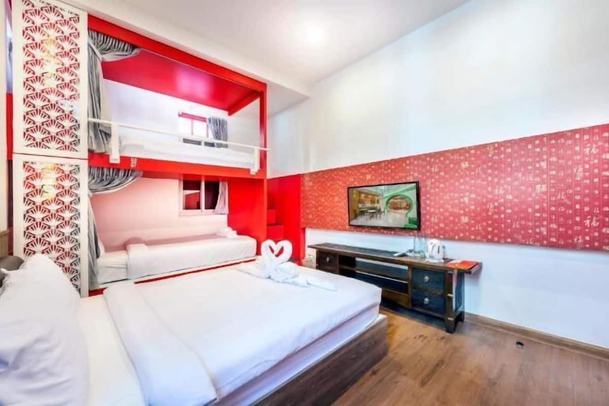 Soundproofing, free WiFi, bed sheets