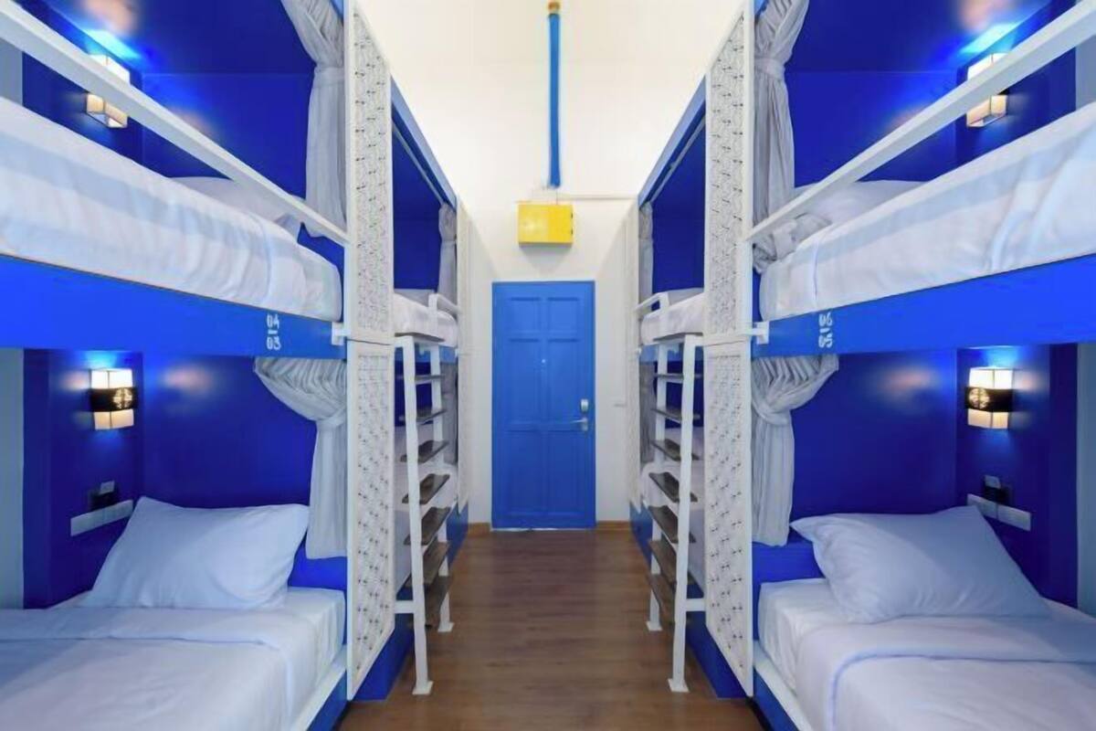 Soundproofing, free WiFi, bed sheets