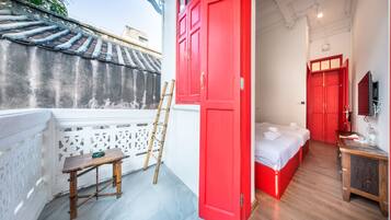 Deluxe Twin Room with Private Bathroom | Terras