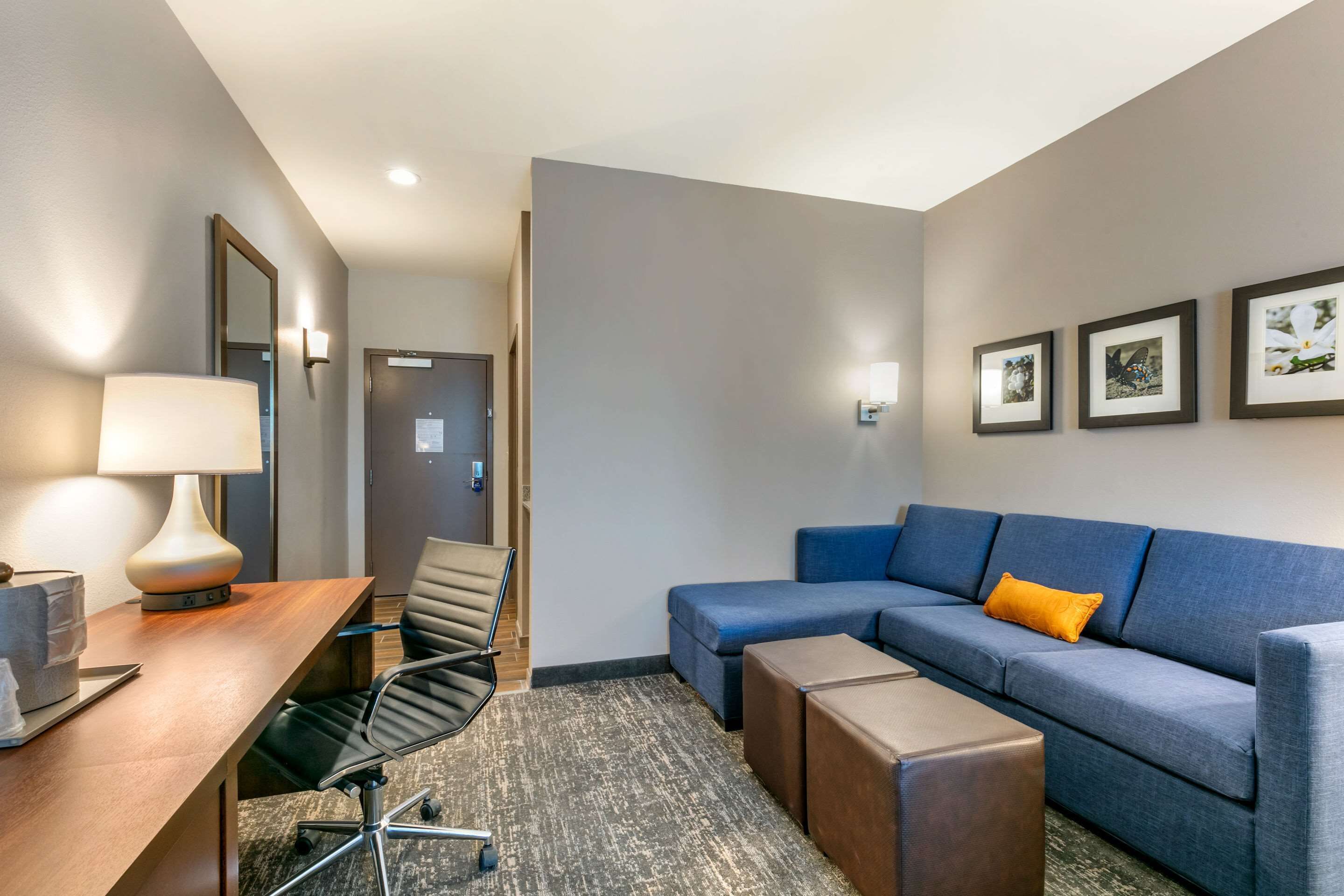 Suite, 1 King Bed, Non Smoking | In-room safe, desk, blackout drapes, iron/ironing board