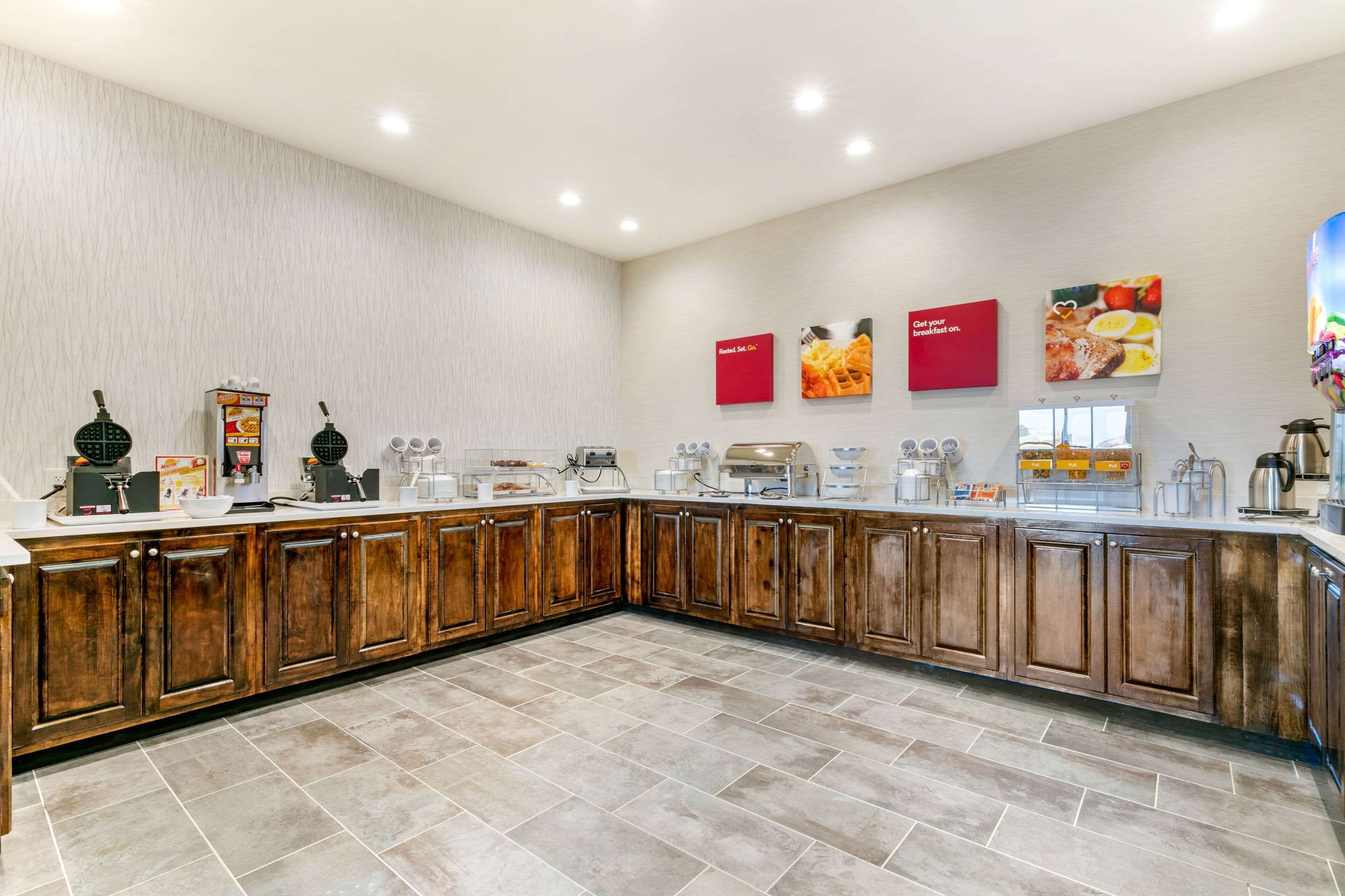 free daily continental breakfast