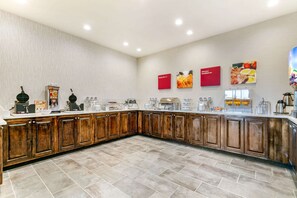 Tägliches inbegriffenes kontinentales Frühstück