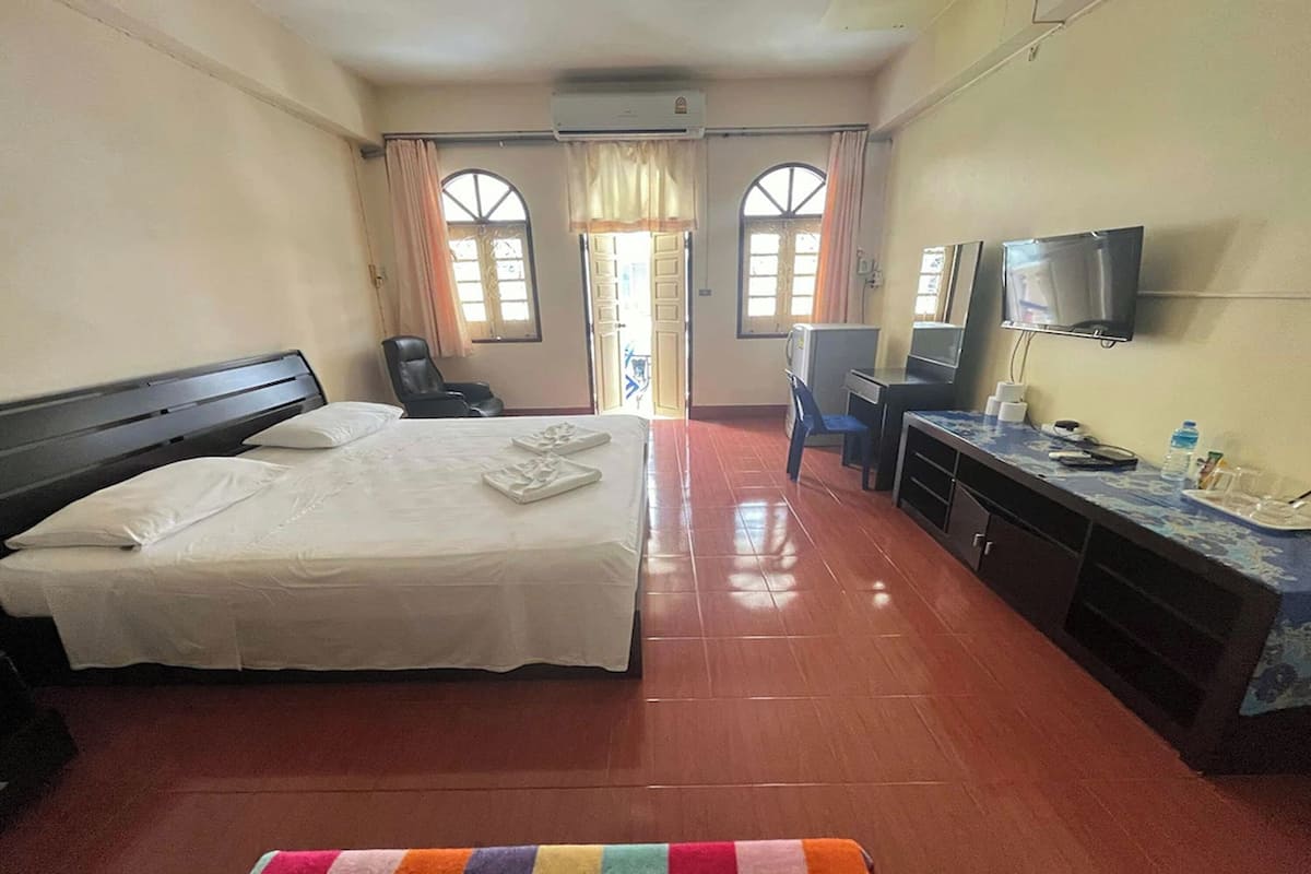 Superior Triple Room | In-room safe, desk, free WiFi, bed sheets