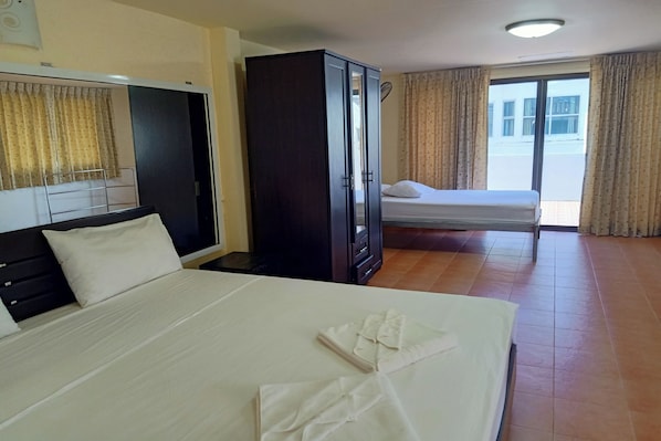 Studio | In-room safe, desk, free WiFi, bed sheets