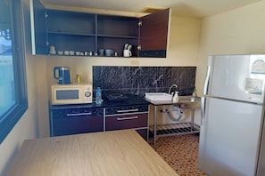 Studio | Private kitchen | Fridge, microwave, electric kettle