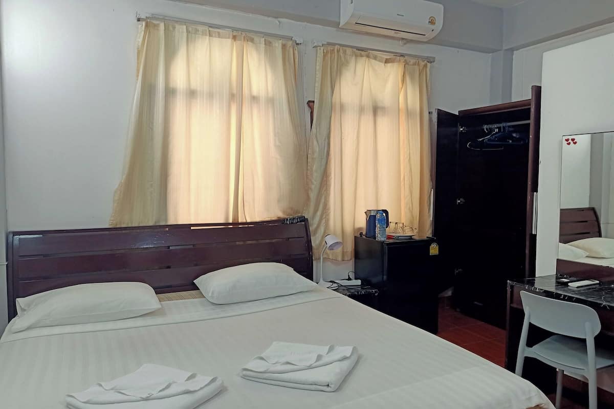 Standard Double Room | In-room safe, desk, free WiFi, bed sheets