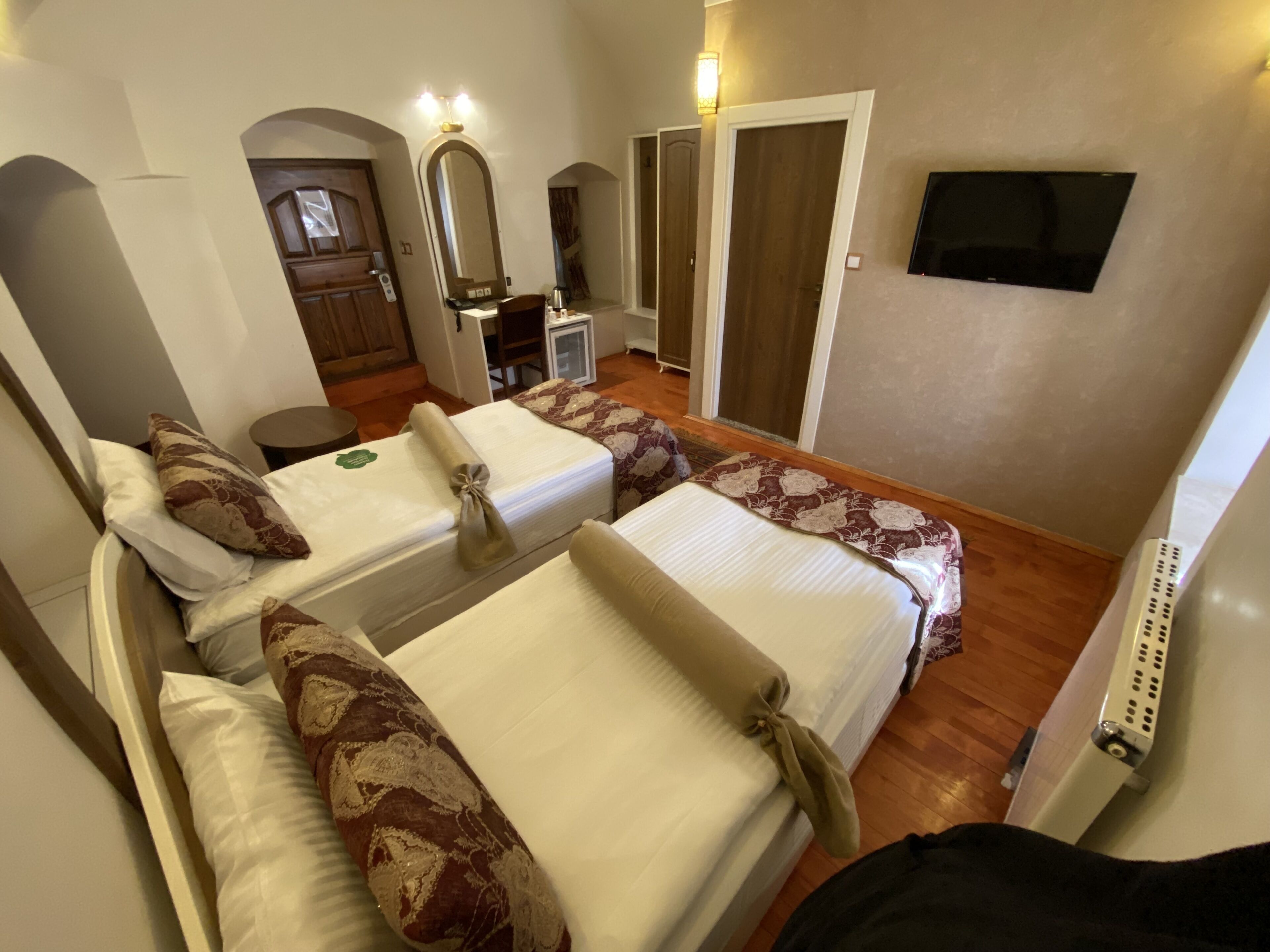 standard twin room, non smoking | 1 bedroom, minibar, in-room safe, desk