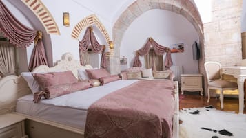 Grand Room, 1 Queen Bed, Non Smoking