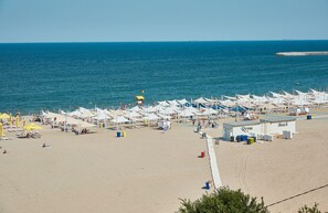 Private beach nearby, 5 beach bars - Gabizz Apartments (Constanta)