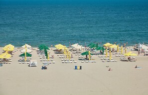 Private beach nearby, 5 beach bars - Gabizz Apartments (Constanta)